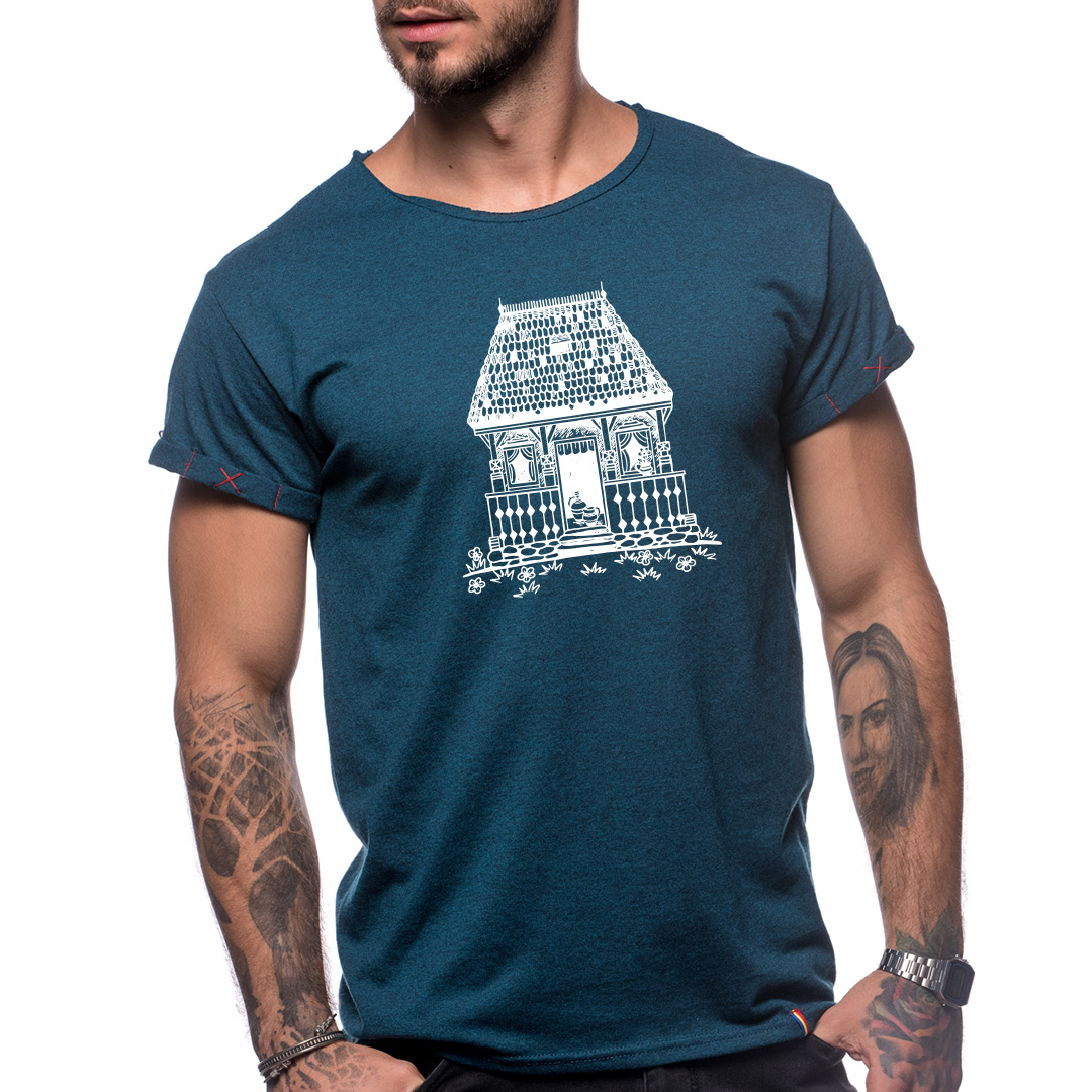 casa-traditionala-uomo-blu