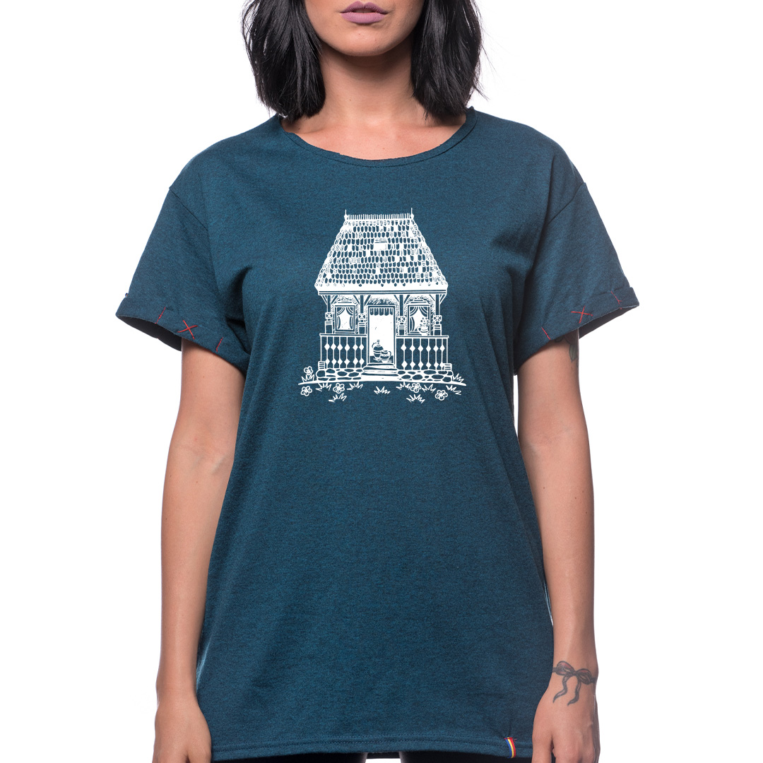 casa-traditionala-donna-blu