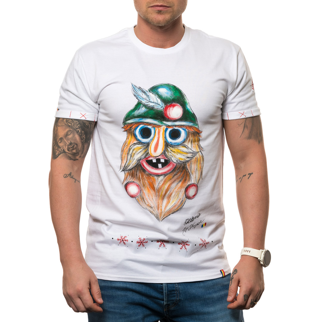t-shirt-bianco-dipinto-uomo-masca-traditionala-oltenia-1-1