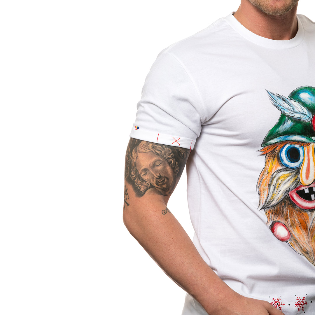 t-shirt-bianco-dipinto-uomo-masca-traditionala-oltenia-1-2