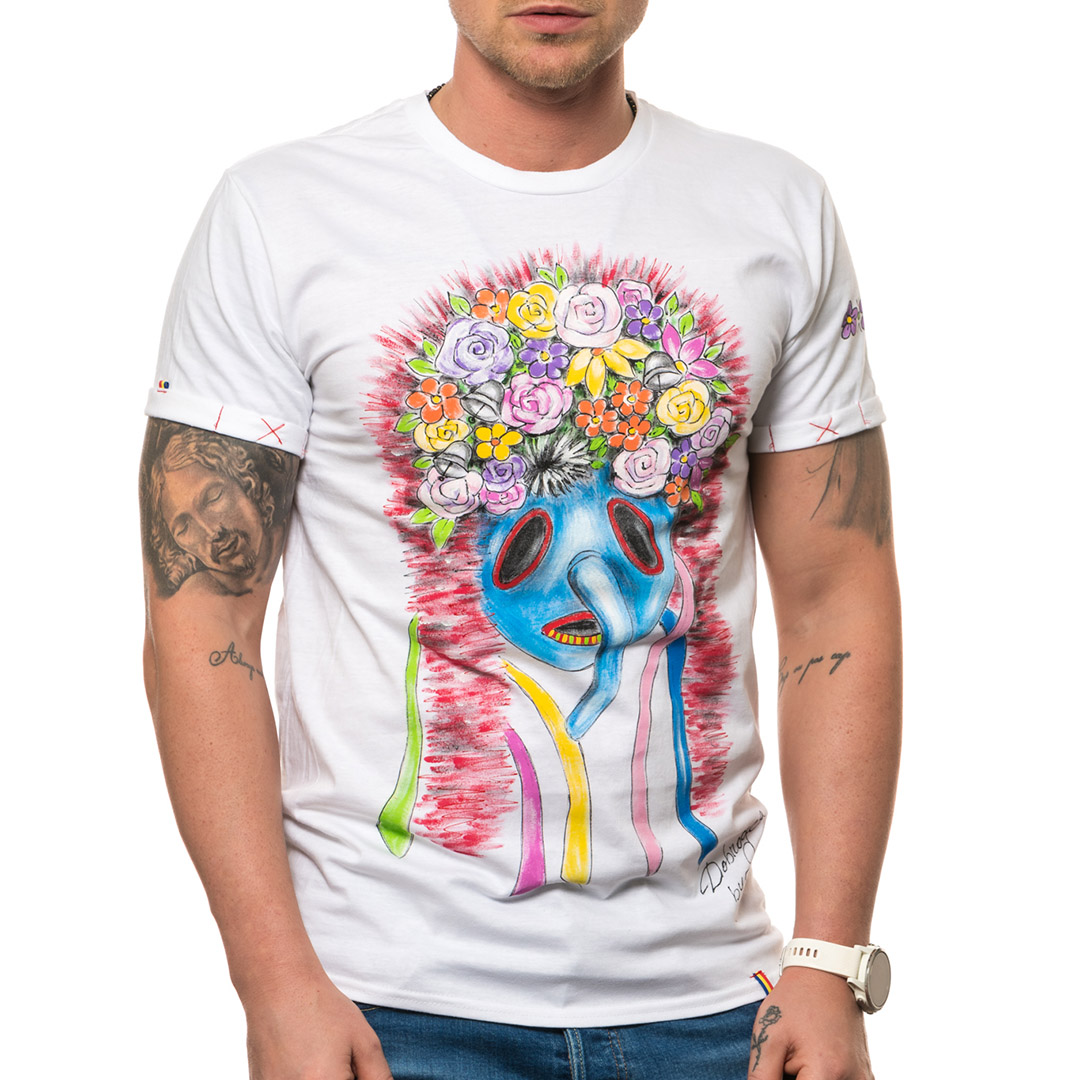 t-shirt-bianco-dipinto-uomo-masca-traditionala-dobrogea-2-1