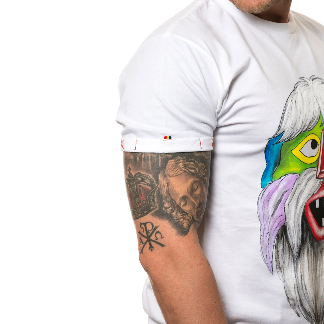 t-shirt-bianco-dipinto-uomo-masca-traditionala-transilvania-2-3