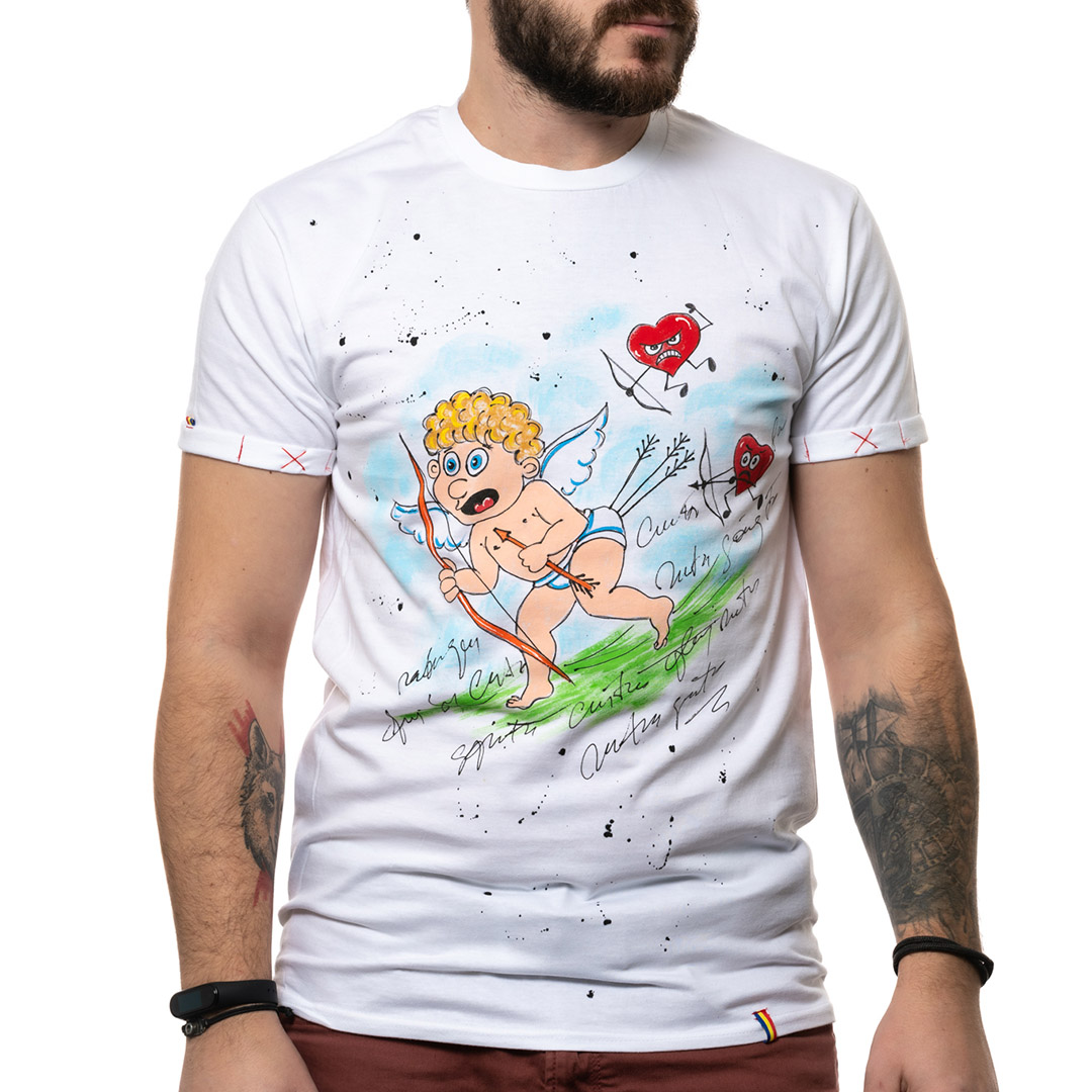 t-shirt-bianco-dipinto-uomo-se-intoarce-roata-1