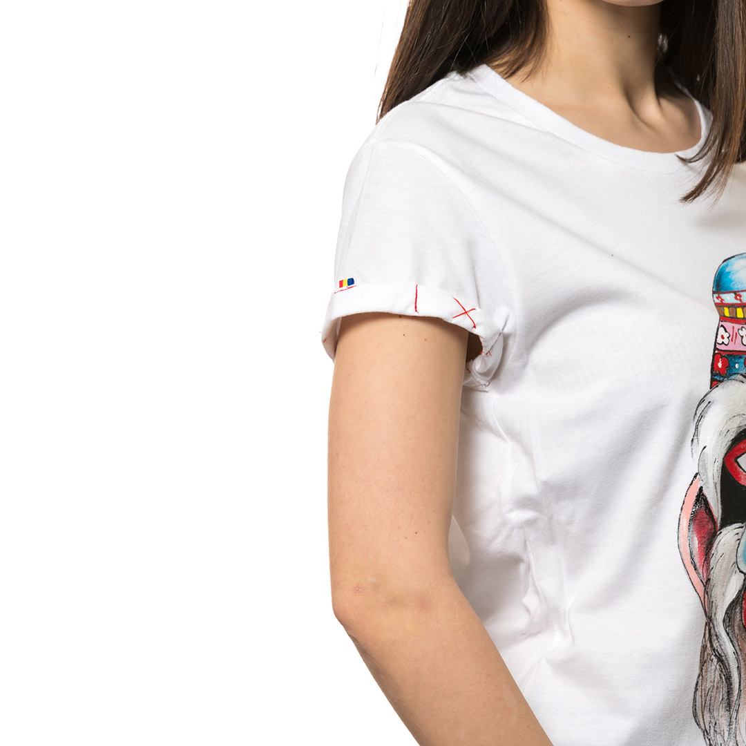 t-shirt-bianco-dipinto-donna-masca-traditionala-bucovina-2-2