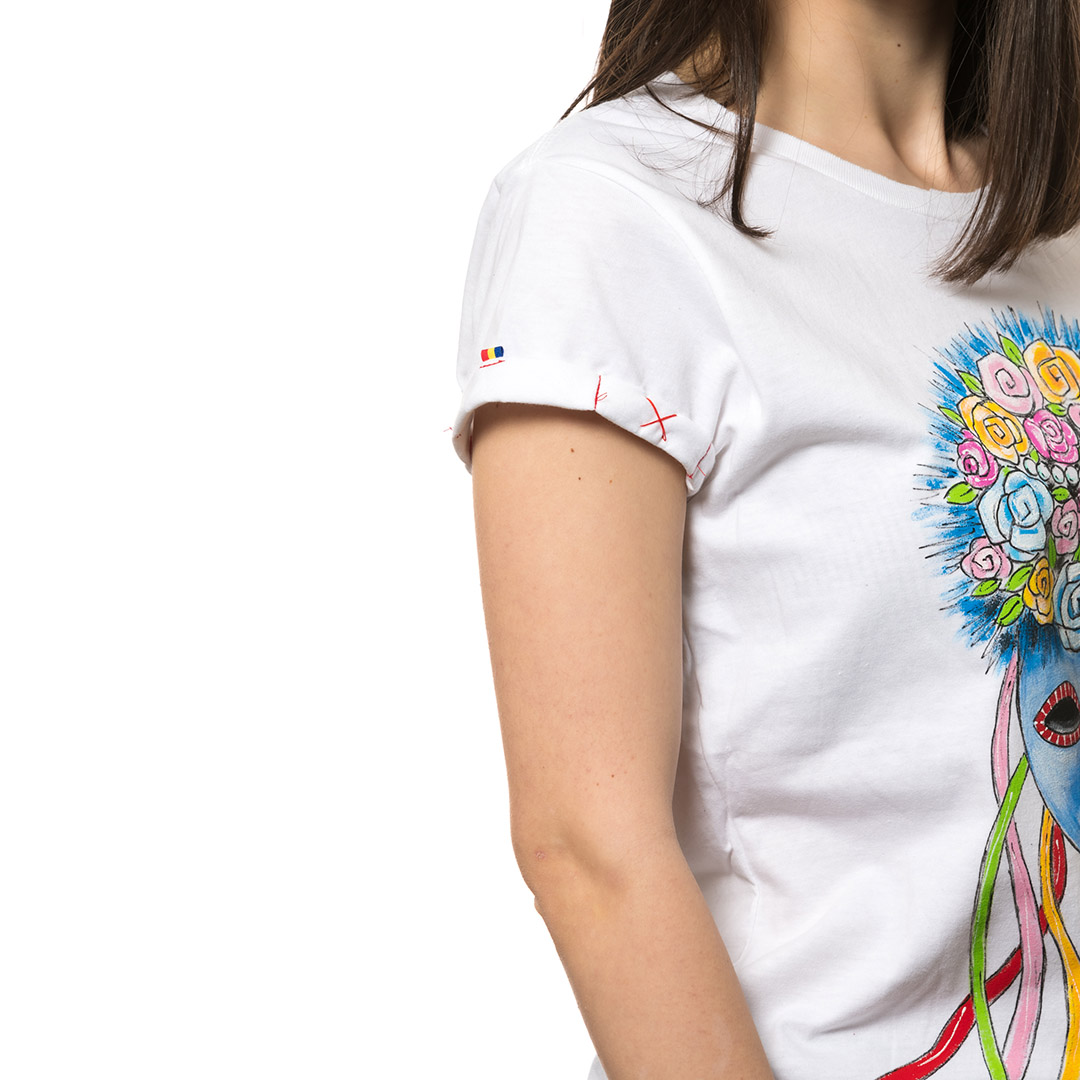 t-shirt-bianco-dipinto-donna-masca-traditionala-dobrogea-1-2