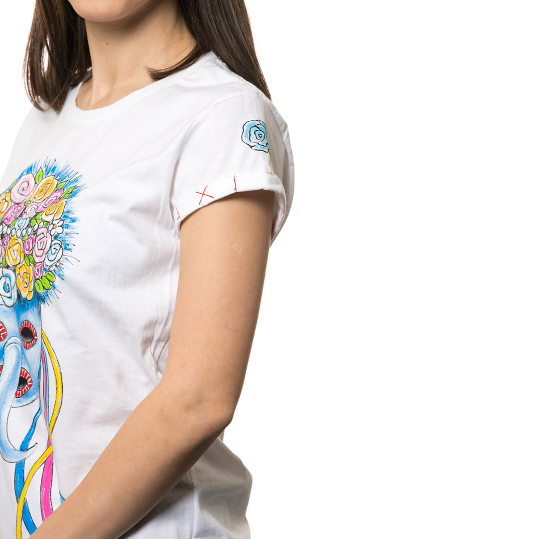 t-shirt-bianco-dipinto-donna-masca-traditionala-dobrogea-1-3