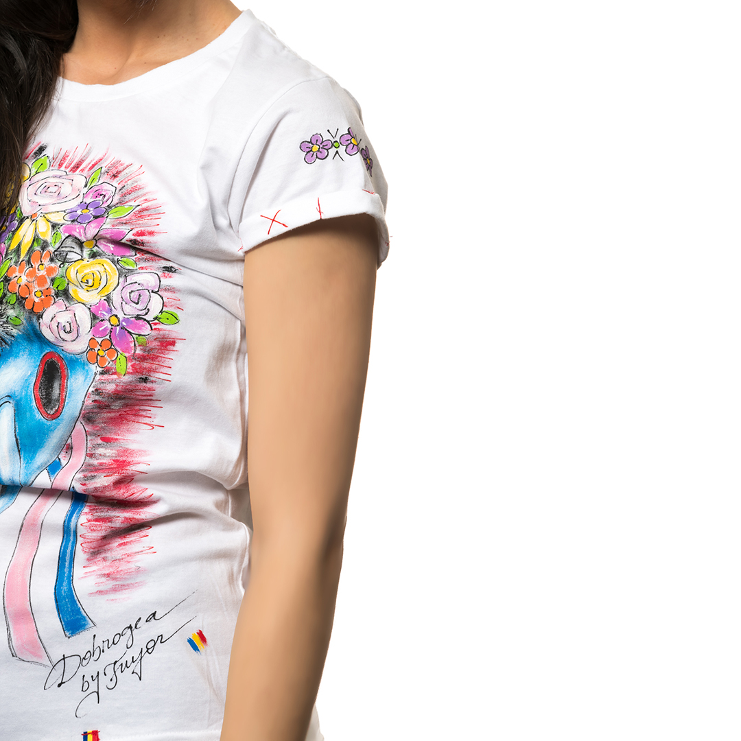 t-shirt-bianco-dipinto-donna-masca-traditionala-dobrogea-2-3