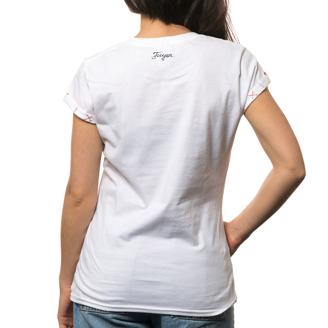 t-shirt-bianco-dipinto-donna-dorso