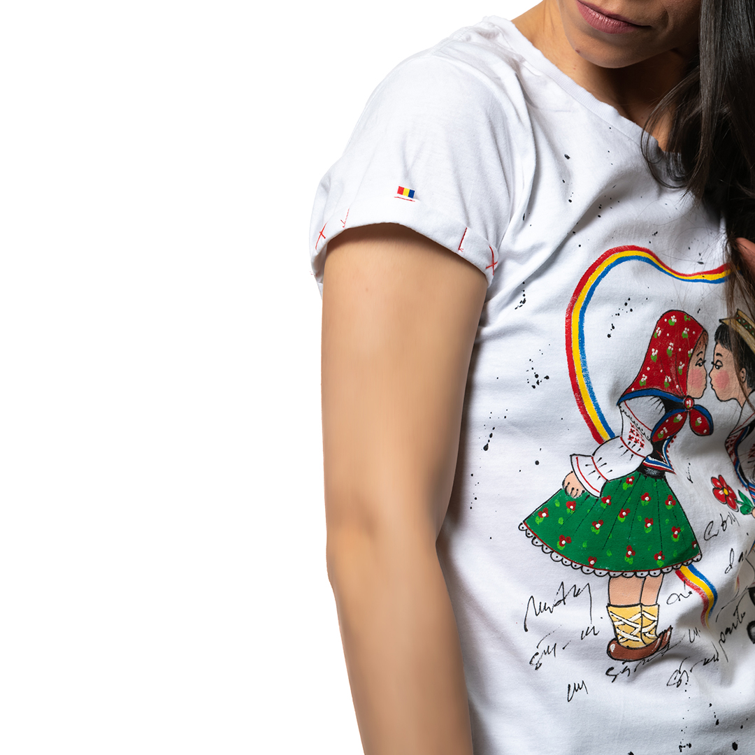 t-shirt-bianco-dipinto-donna-te-sarut-de-dragobete-2