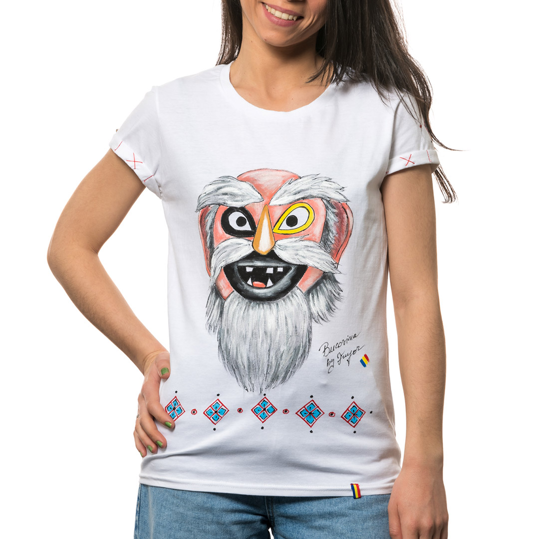 t-shirt-bianco-dipinto-donna-masca-traditionala-bucovina-1-1
