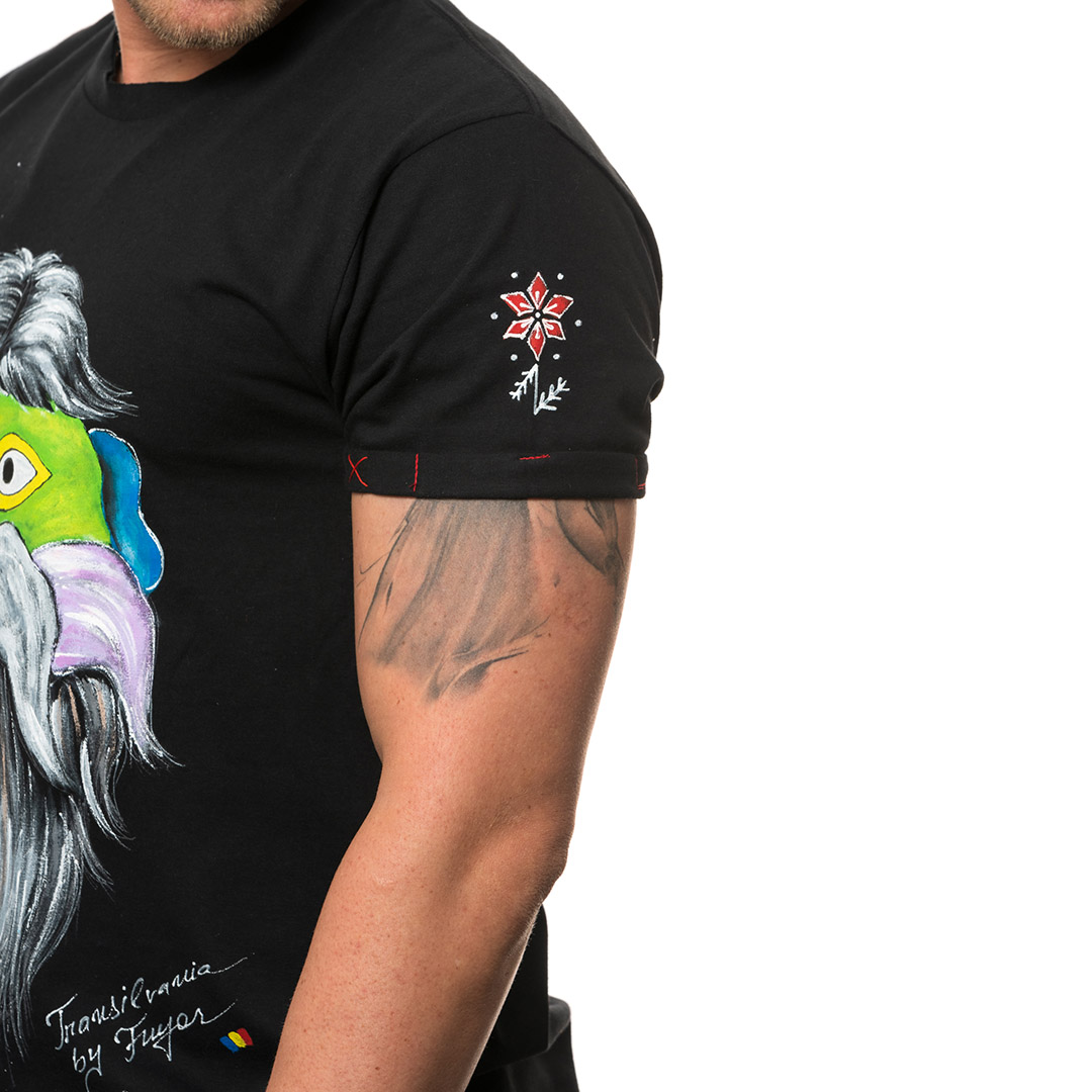 t-shirt-nero-dipinto-uomo-masca-traditionala-transilvania-2-3