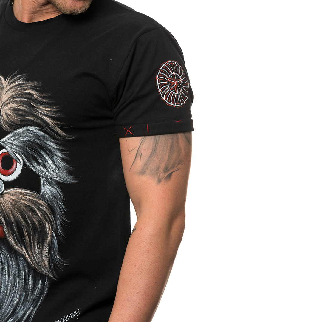 t-shirt-nero-dipinto-uomo-masca-traditionala-maramures-1-2