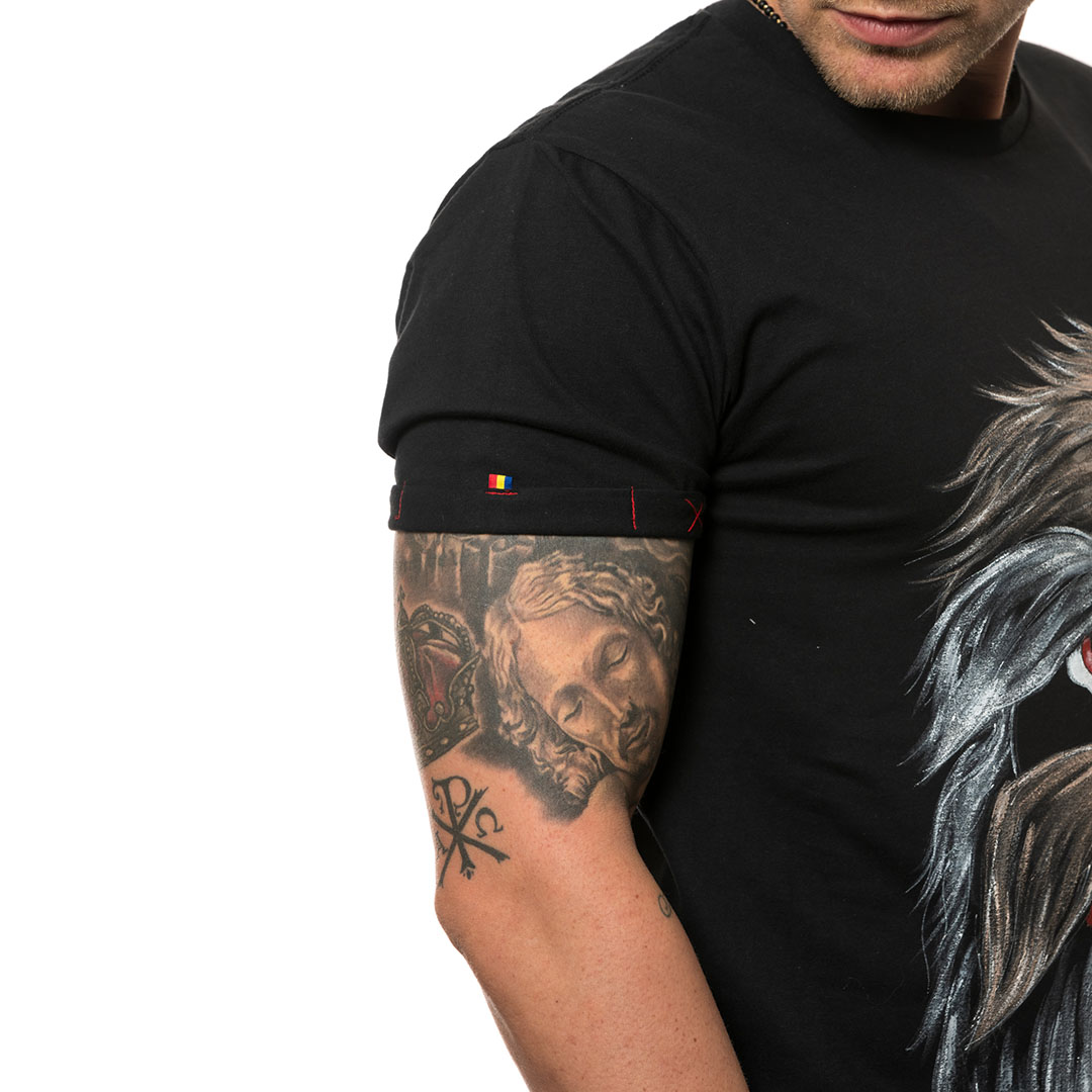 t-shirt-nero-dipinto-uomo-masca-traditionala-maramures-1-3