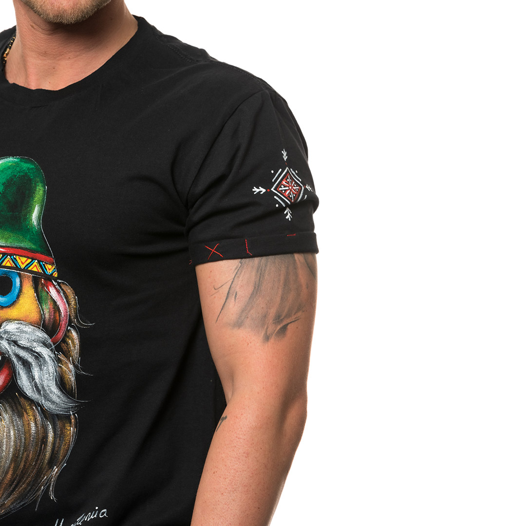 t-shirt-nero-dipinto-uomo-masca-traditionala-muntenia-1-3