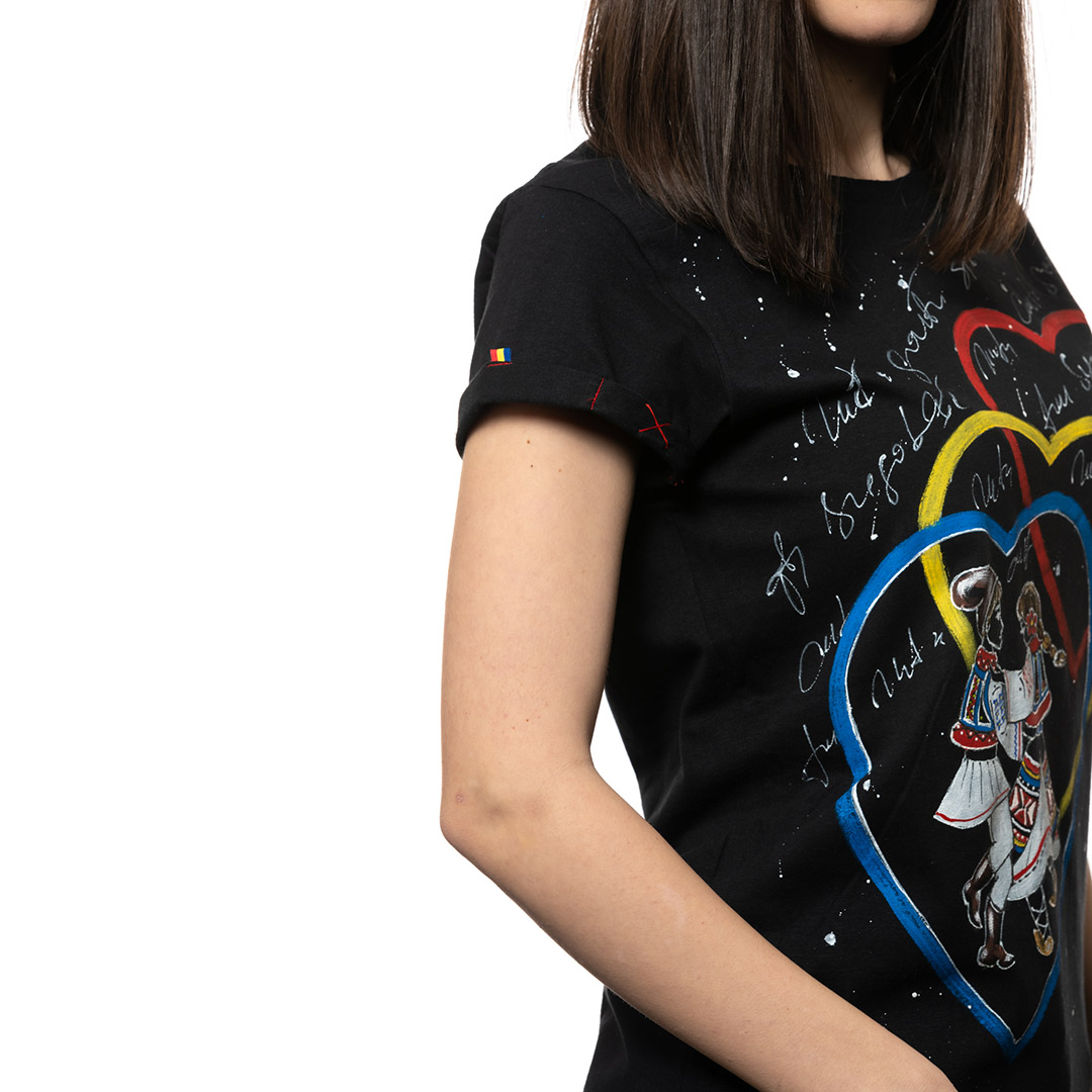 t-shirt-nero-dipinto-donna-hora-n-sat-de-dragobete-2
