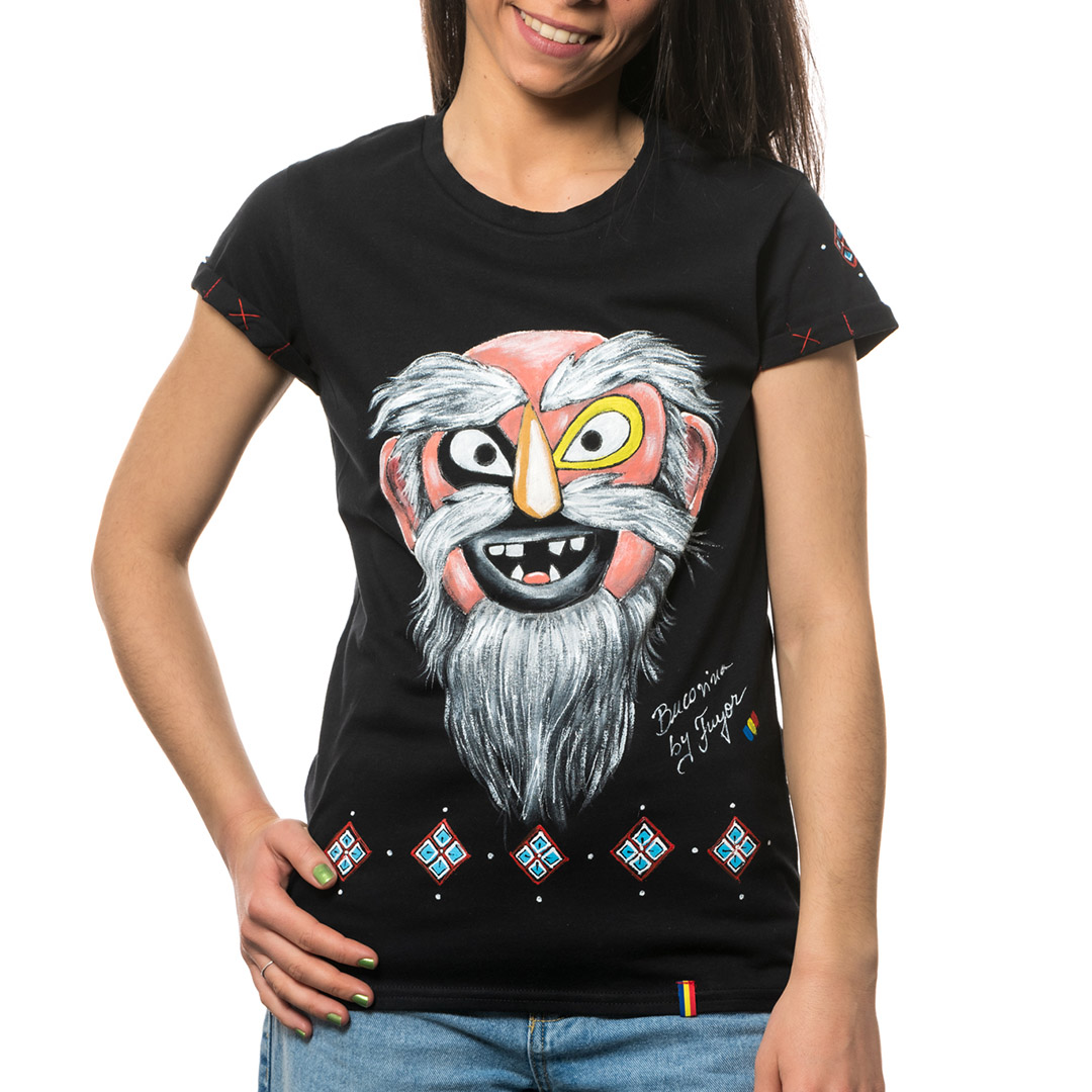 t-shirt-nero-dipinto-donna-masca-traditionala-bucovina-1-1