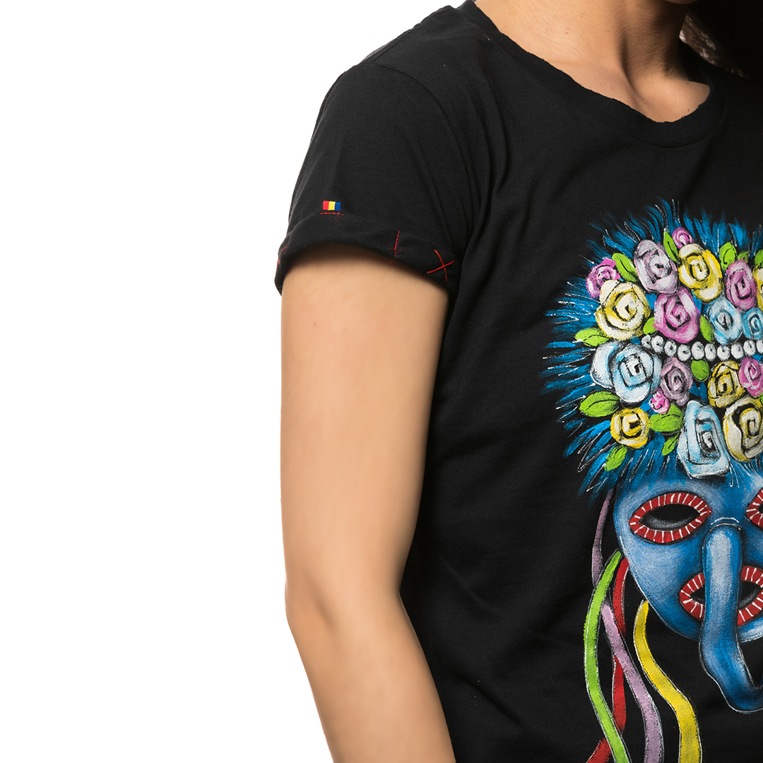 t-shirt-nero-dipinto-donna-masca-traditionala-dobrogea-1-2