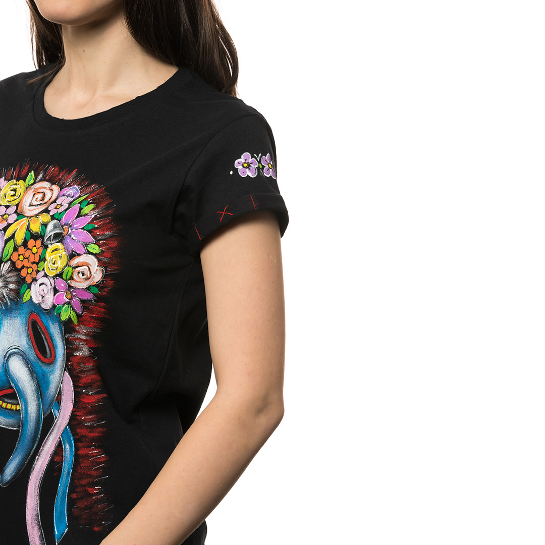 t-shirt-nero-dipinto-donna-masca-traditionala-dobrogea-2-3