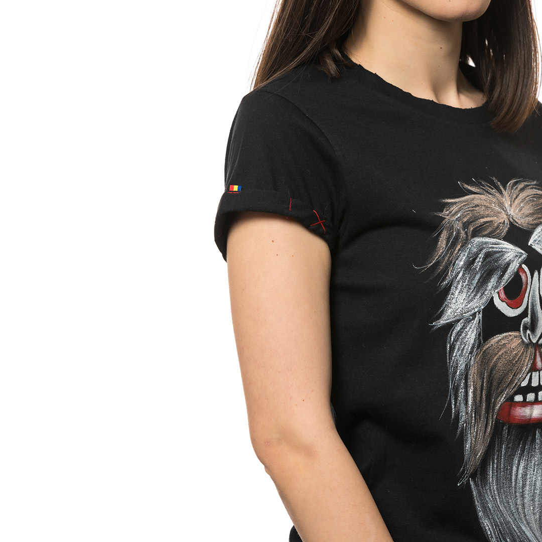 t-shirt-nero-dipinto-donna-masca-traditionala-maramures-1-2