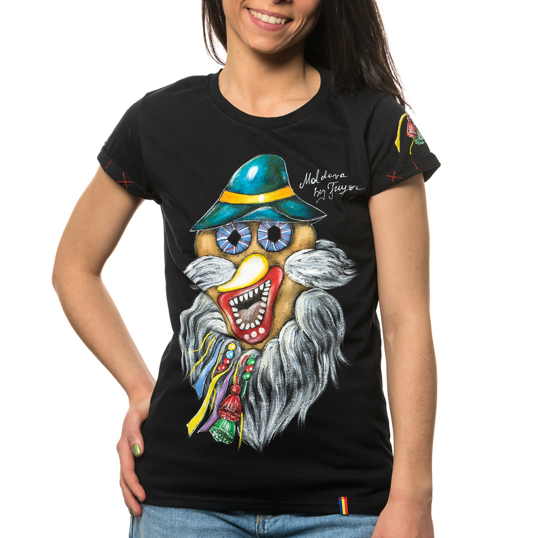 t-shirt-nero-dipinto-donna-masca-traditionala-moldova-1-1