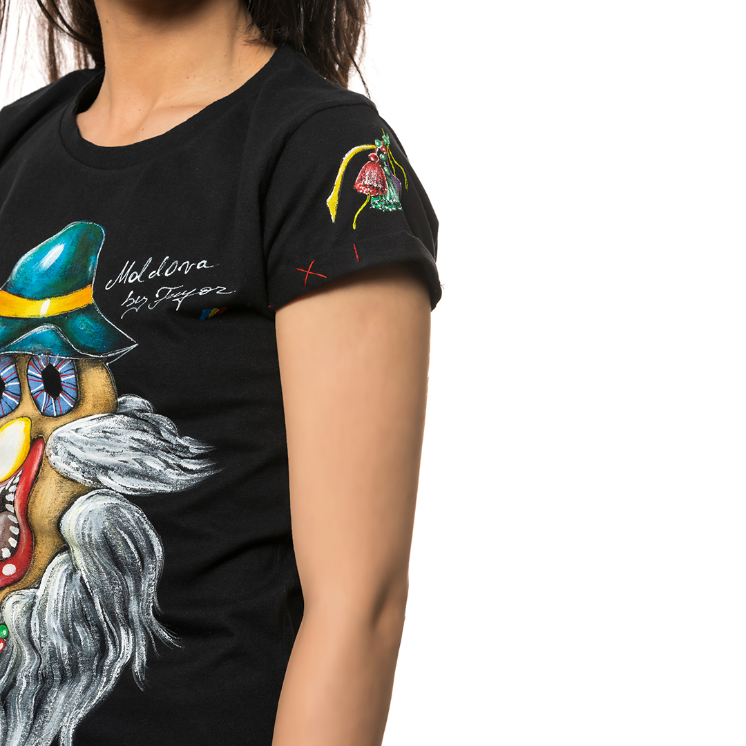 t-shirt-nero-dipinto-donna-masca-traditionala-moldova-1-3