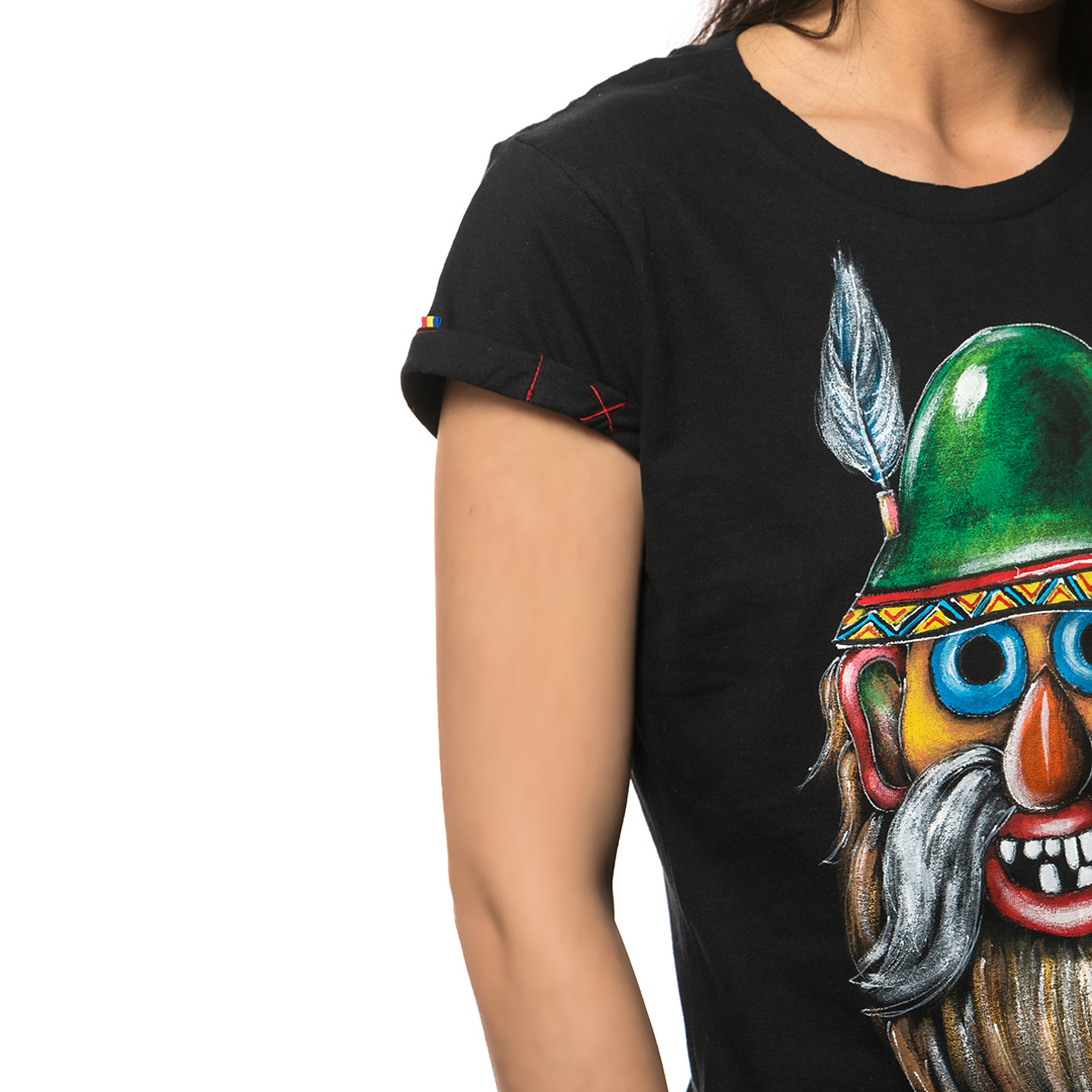 t-shirt-nero-dipinto-donna-masca-traditionala-muntenia-1-2