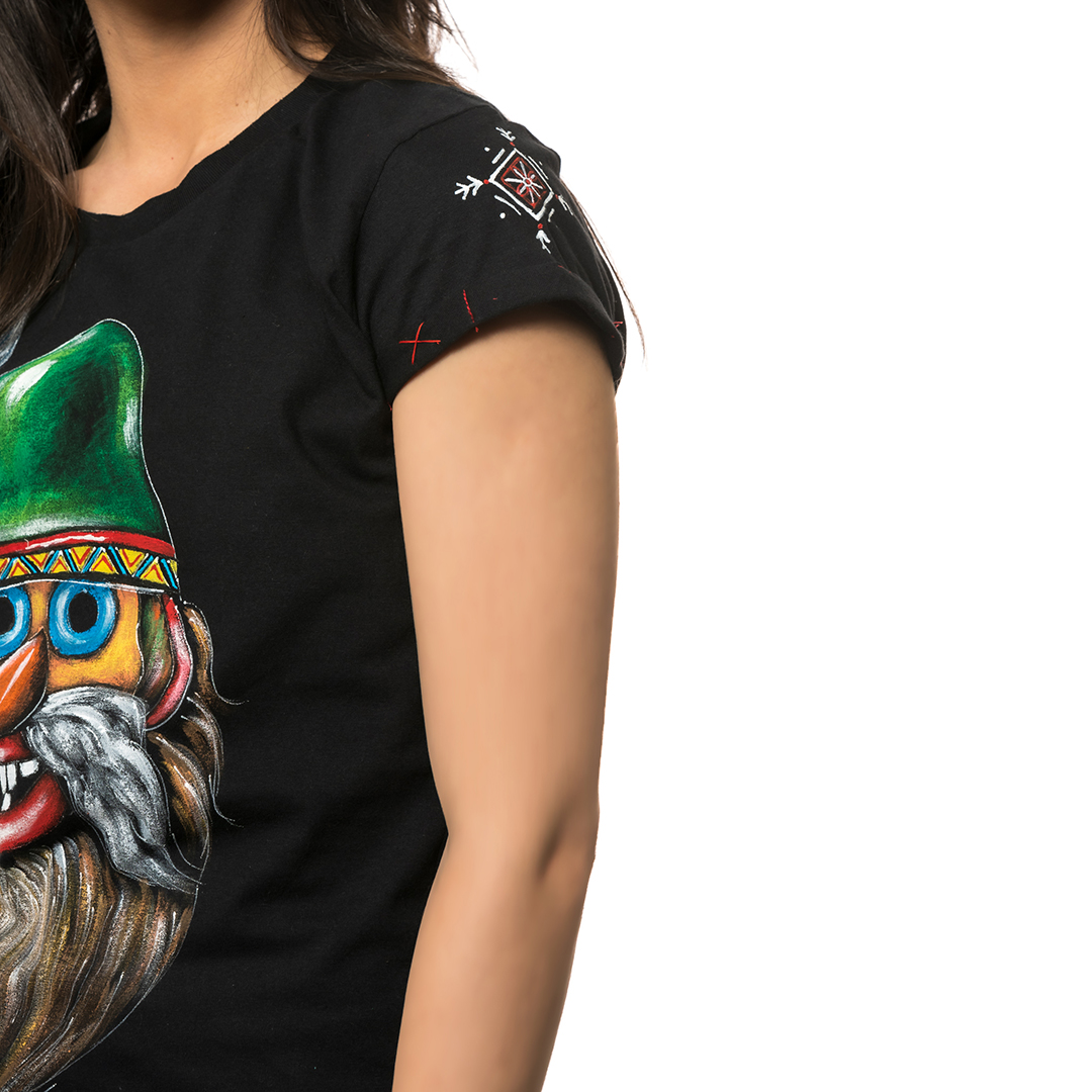 t-shirt-nero-dipinto-donna-masca-traditionala-muntenia-1-3