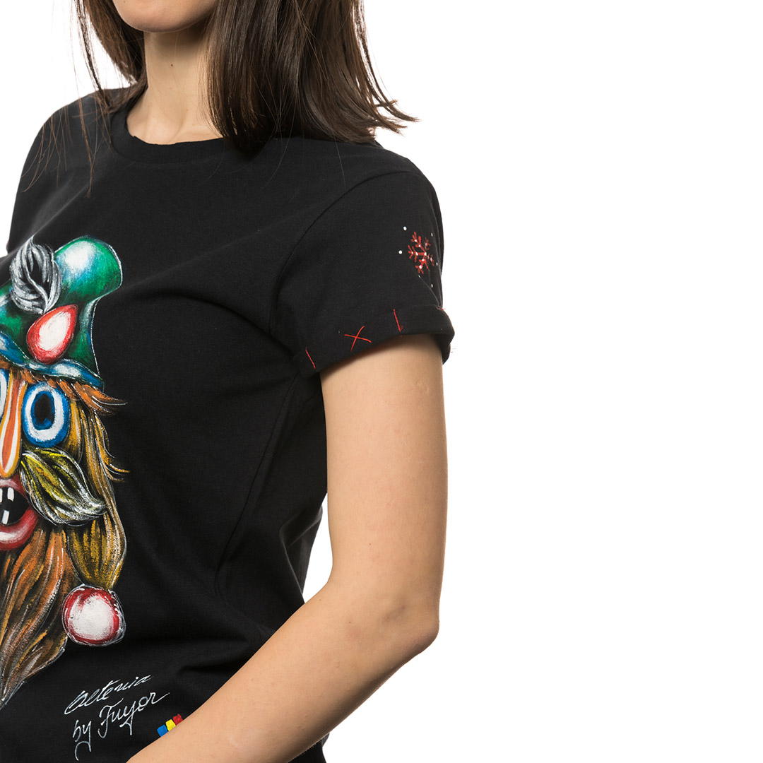 t-shirt-nero-dipinto-donna-masca-traditionala-oltenia-1-3