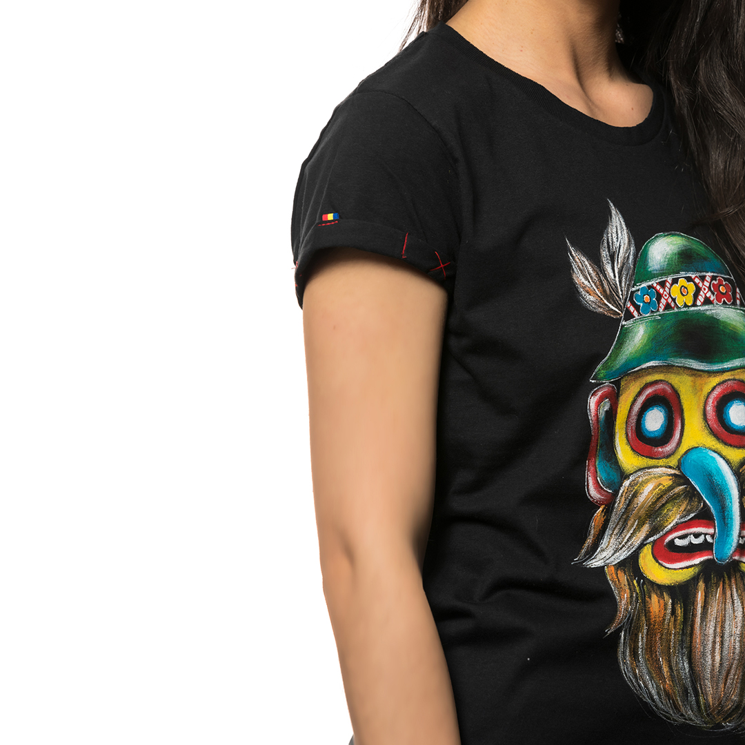 t-shirt-nero-dipinto-donna-masca-traditionala-oltenia-2-2