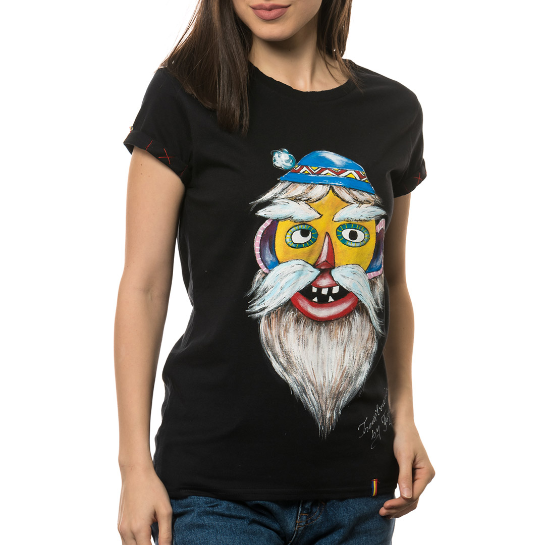 t-shirt-nero-dipinto-donna-masca-traditionala-transilvania-1-1
