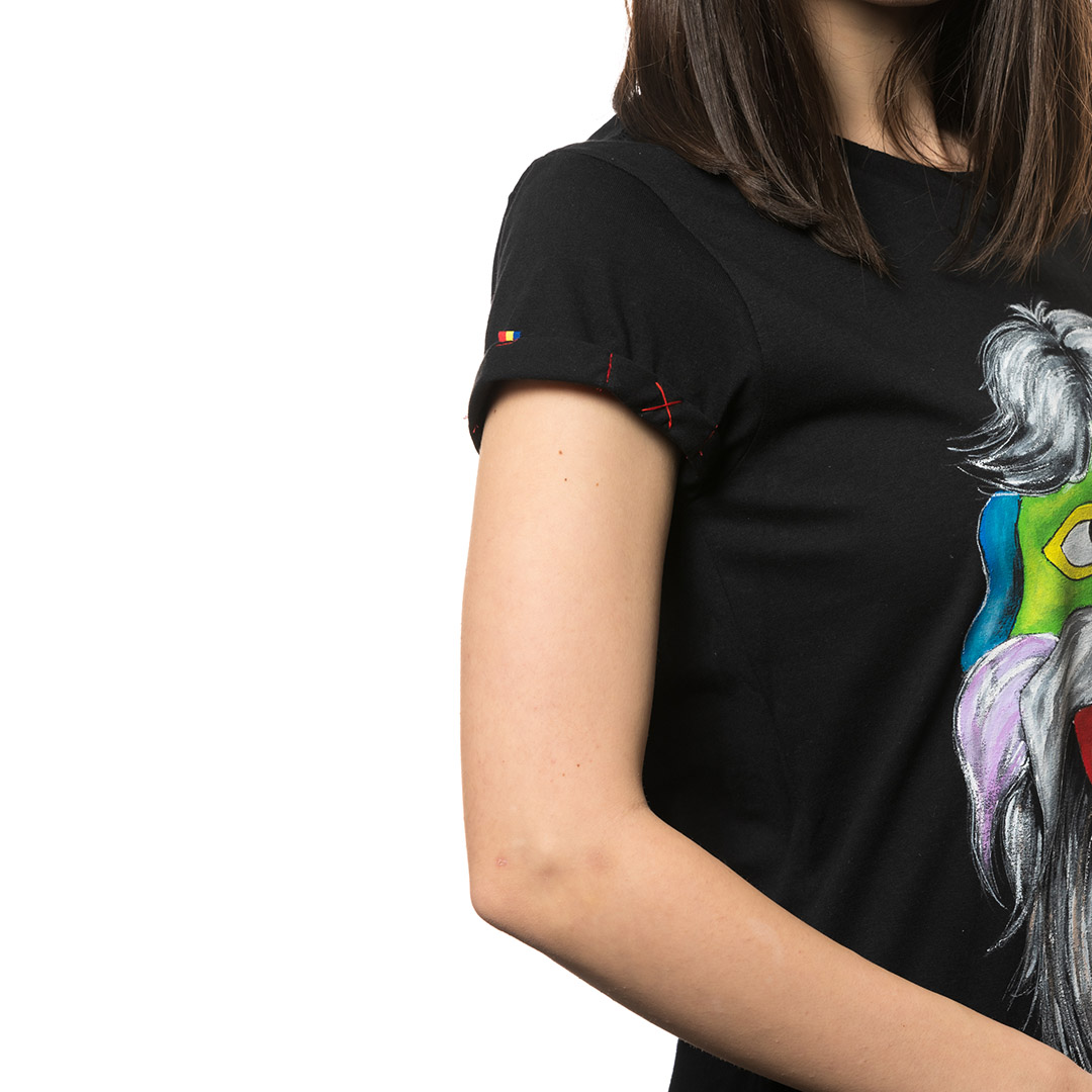 t-shirt-nero-dipinto-donna-masca-traditionala-transilvania-2-2
