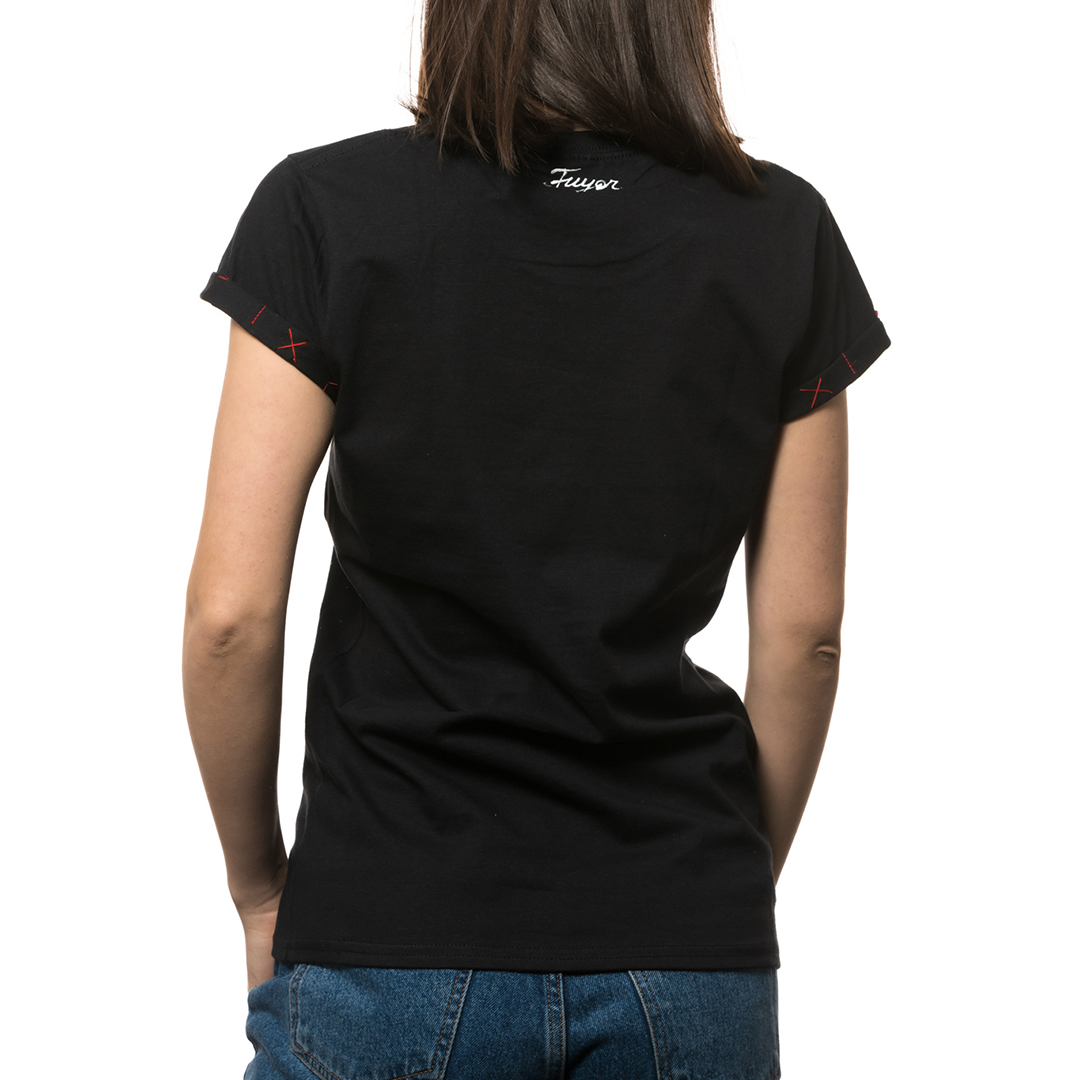 t-shirt-dipinta-nero-donna-dorso