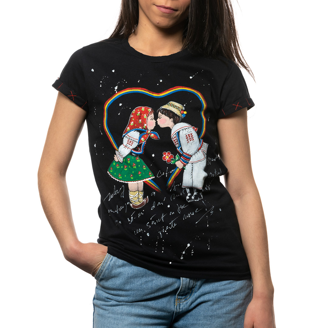 t-shirt-nero-dipinto-donna-te-sarut-de-dragobete-1
