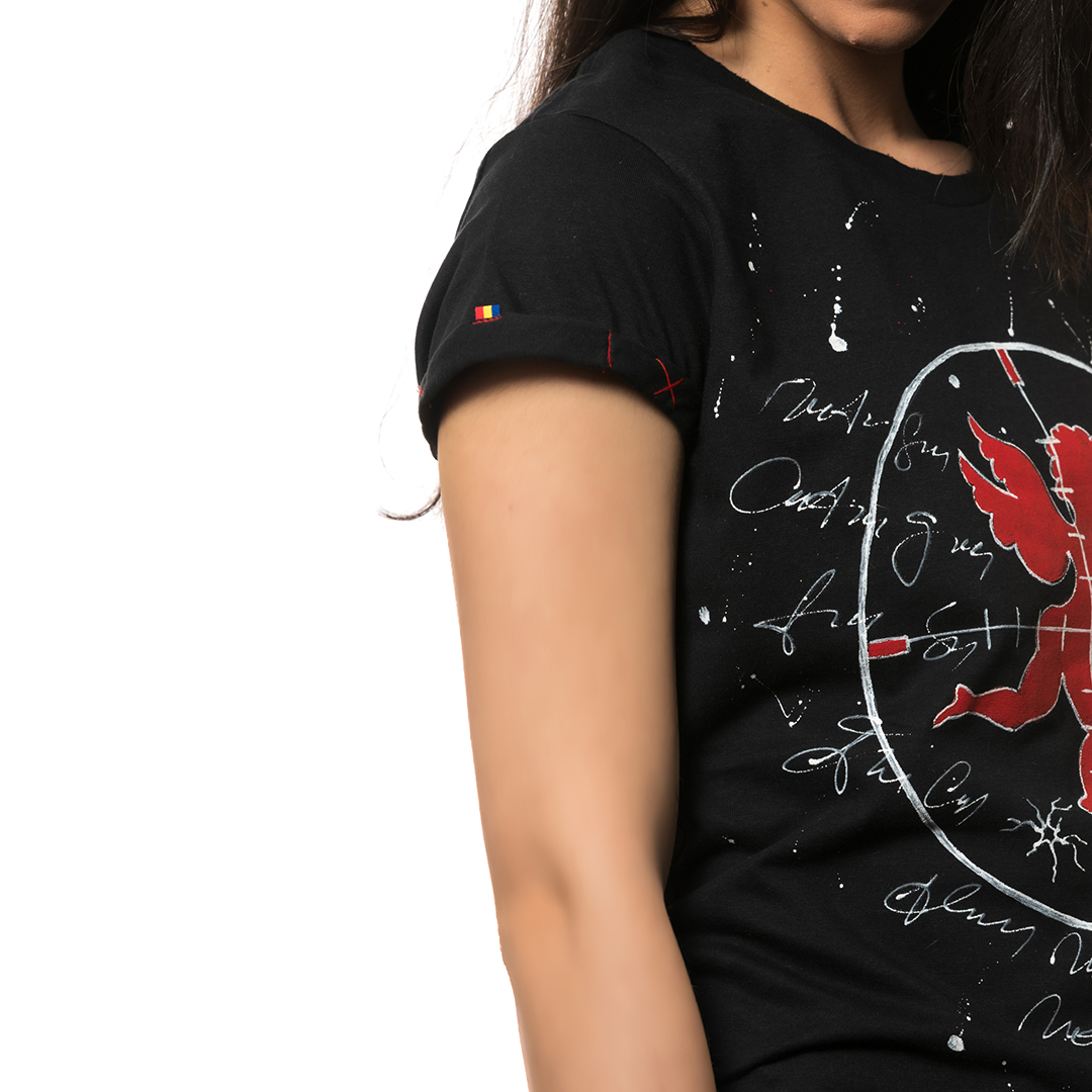 t-shirt-nero-dipinto-donna-un-fleac-l-am-ciuruit-2