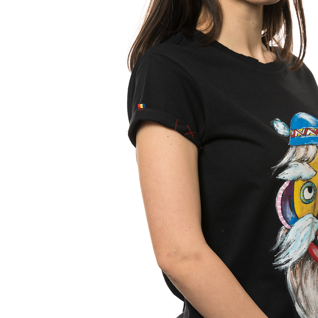 t-shirt-nero-dipinto-donna-masca-traditionala-transilvania-1-2