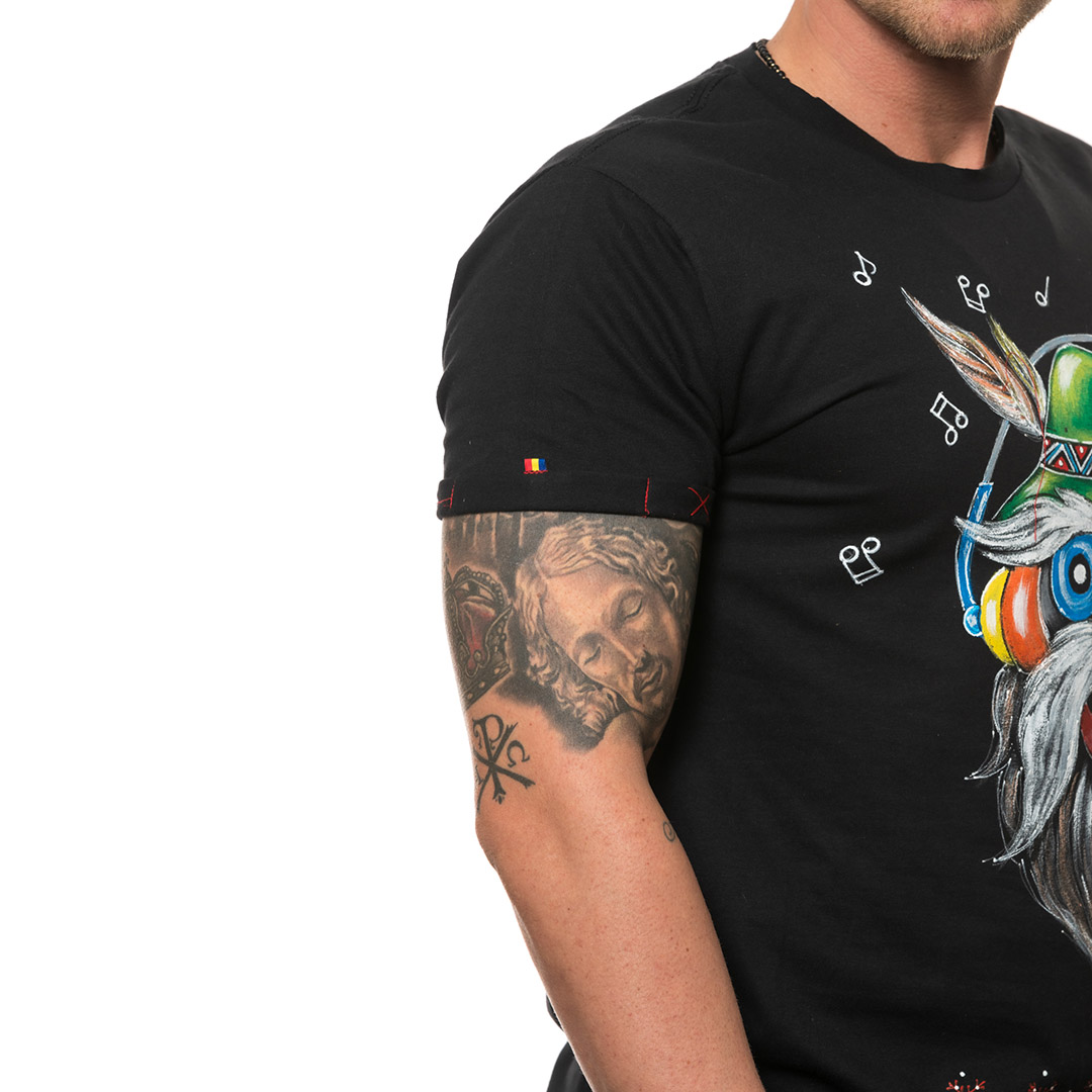 t-shirt-nero-dipinto-uomo-masca-contemporana-fuyor-1-4