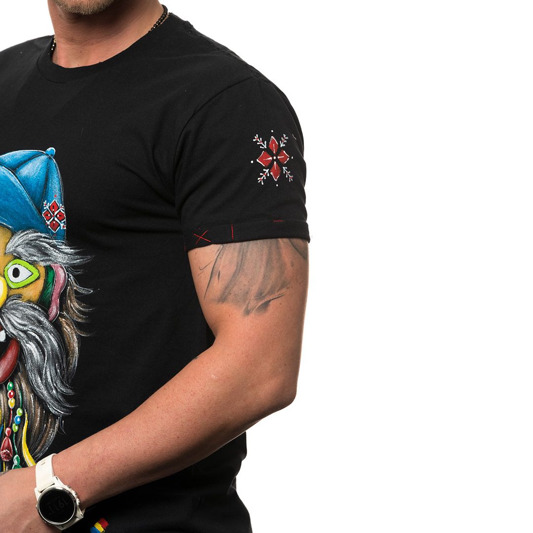 t-shirt-nero-dipinto-uomo-masca-contemporana-fuyor-2-3