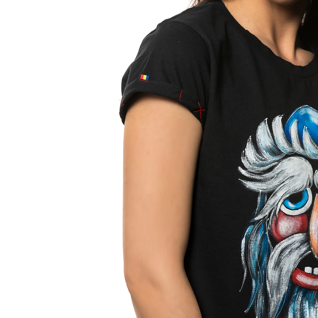 t-shirt-nero-dipinto-donna-masca-traditionala-maramures-2-2