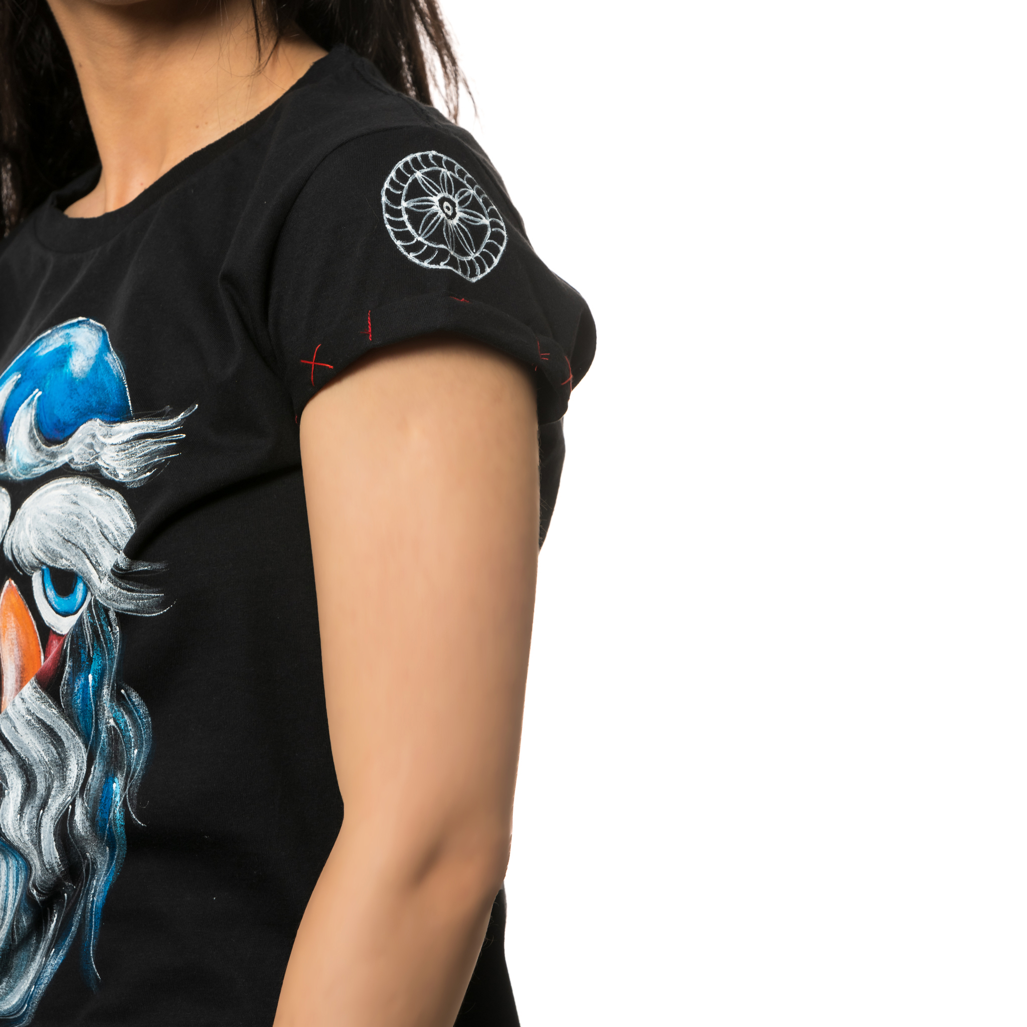 t-shirt-nero-dipinto-donna-masca-traditionala-maramures-2-3